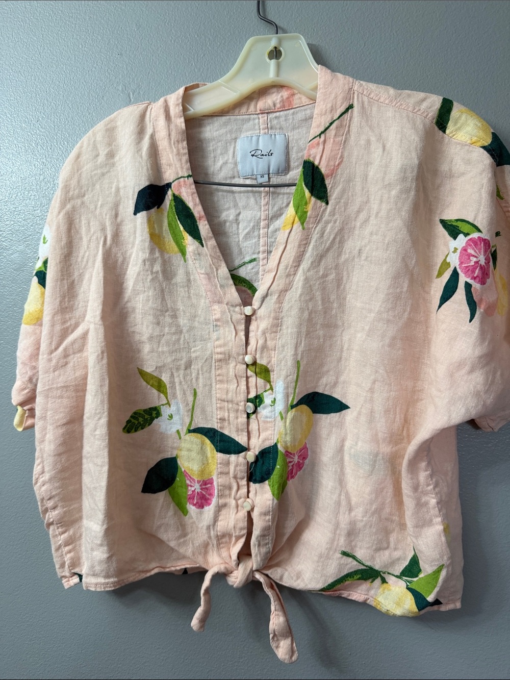 rails thea pink grapefruit shirt Women's Blush Pink Floral Tie-Front Top xs